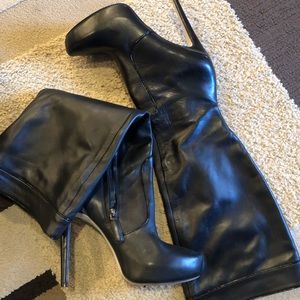 BCBGMaxAzria black leather Ma-Pomchi boots 8.5M